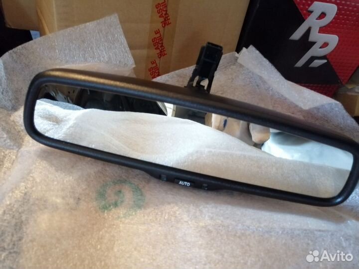 Зеркало с автозатемнением на Toyota RAV4 Camry