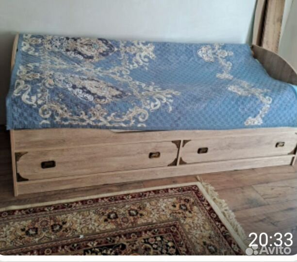 Детская кровать и письменный стол