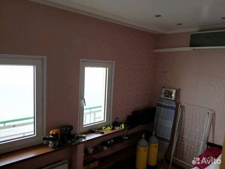 Дебаркадер с береговой землёй и водопользованием