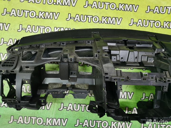 Передняя панель салона Mitsubishi Outlander