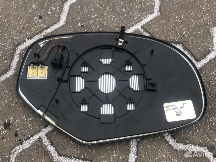 Зеркальный элемент шевроле тахо