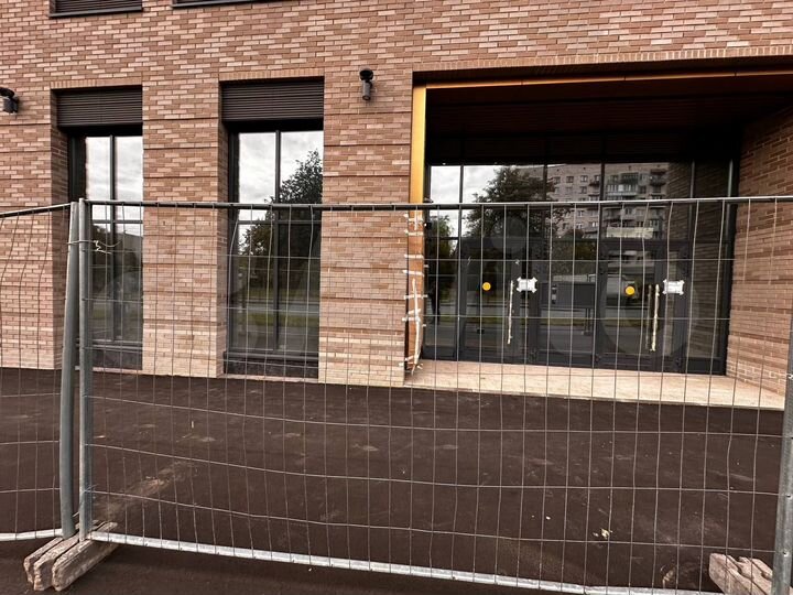 Первая линия, высокий трафик, 56.17 м²