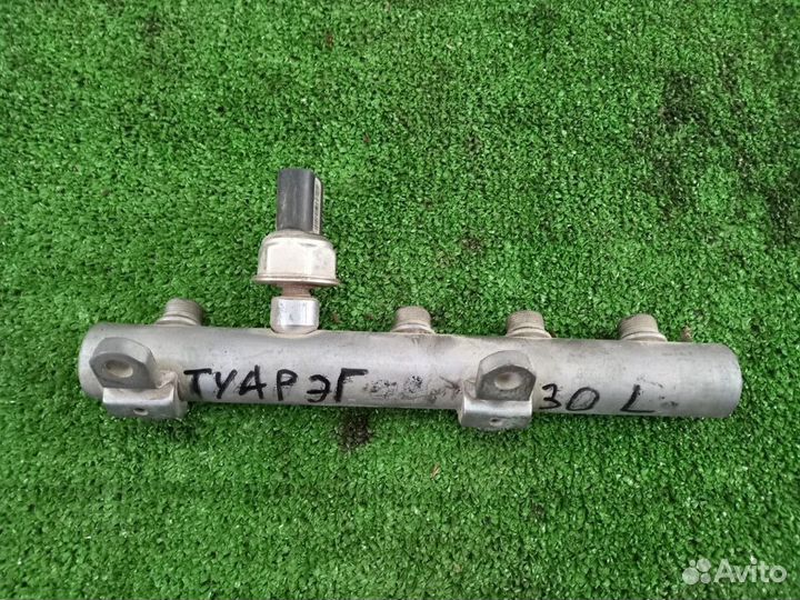 Рампа с датчиком левая Touareg 3.0tdi 2002-2010