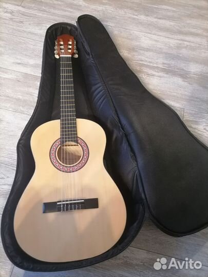 Классическая гитара шестиструнная