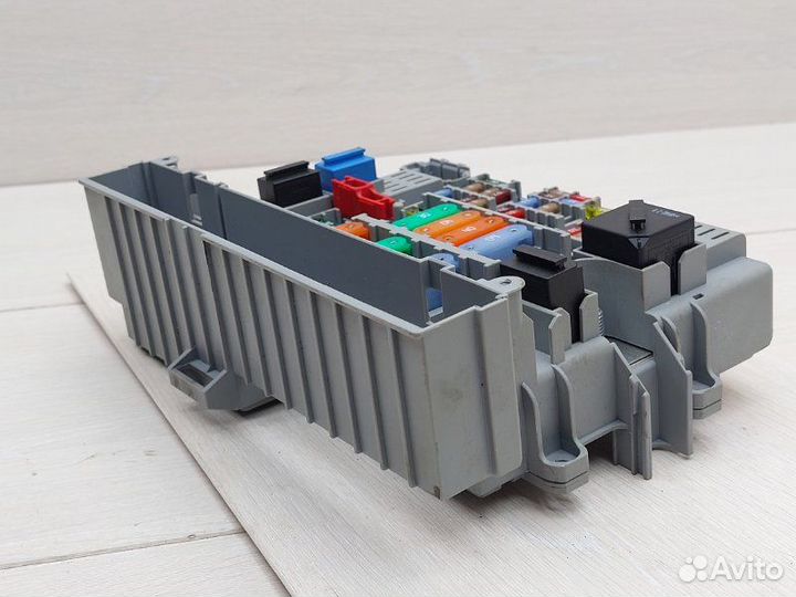 Блок предохранителей Bmw 3 - Series E 90 N52 B30