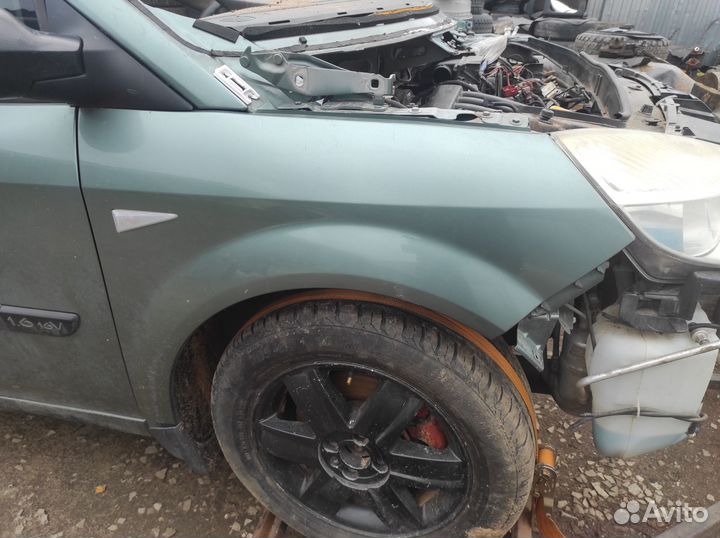 Переднее правое крыло Рено гранд сценик