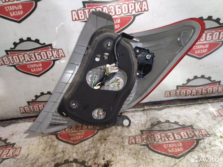 Фонарь задний задний левый Toyota Vitz NSP130
