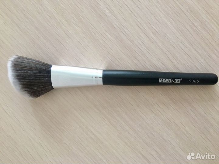 Кисть для макияжа
