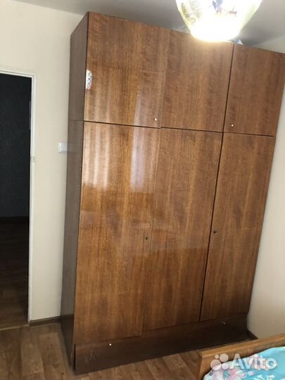 Шкаф платяной трех створчатый