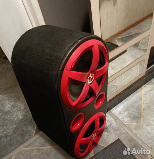 Сaбвуфep c встроенным уcилителeм Урал AC-У12A