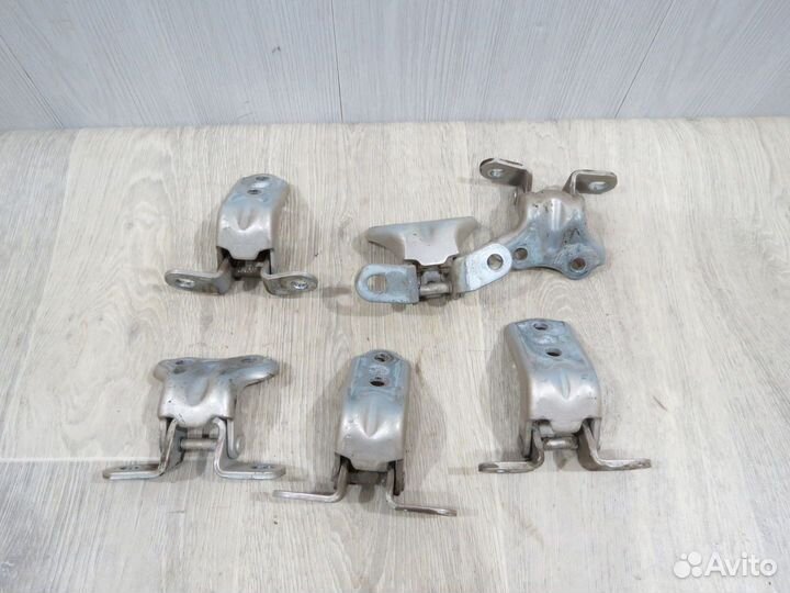 Петля двери Kia Rio 3