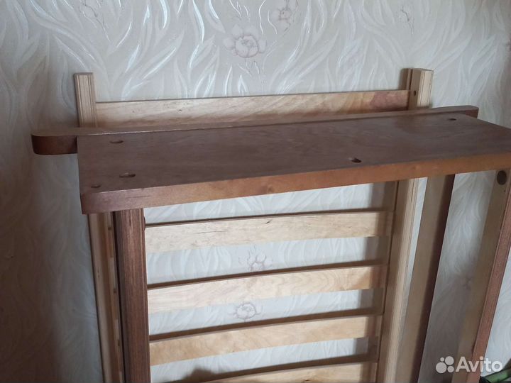 Детская кроватка с маятником