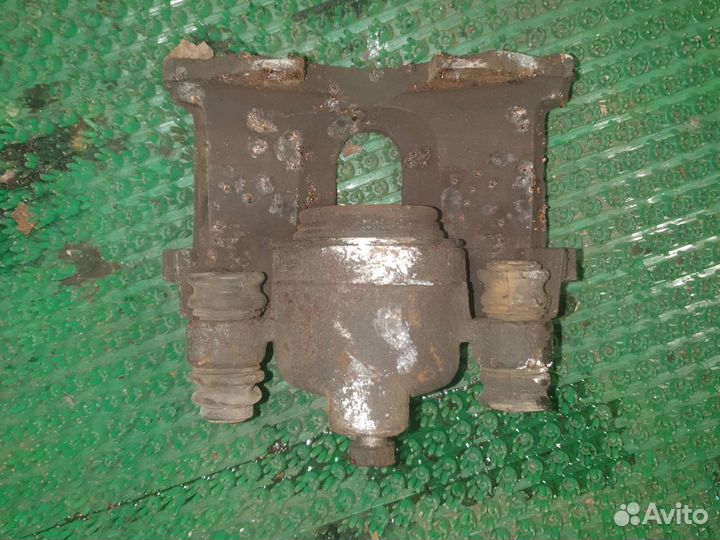 Суппорт тормозной передний пр Додж Стратус 96-00