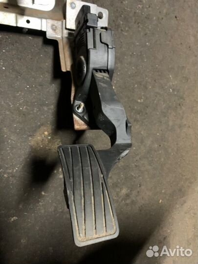 Педаль газа Suzuki Sx4 2010