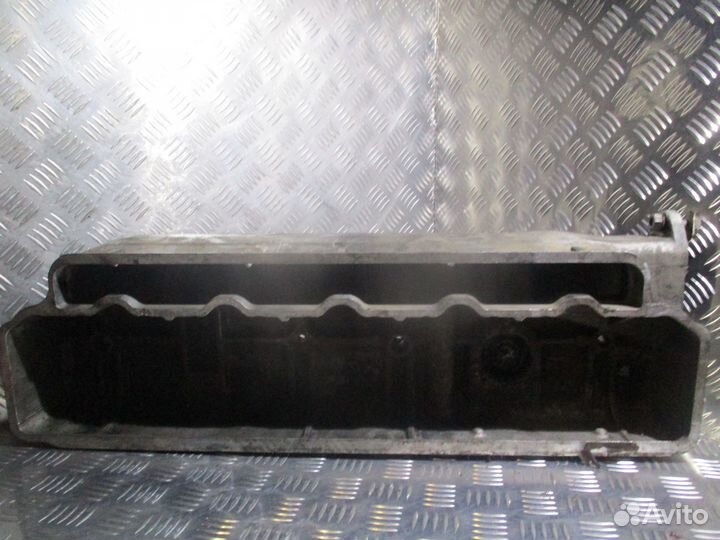 Клапанная крышка Mercedes-Benz A3520166105