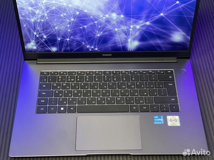 Ноутбук Huawei Matebook i3/8GB/256SSD