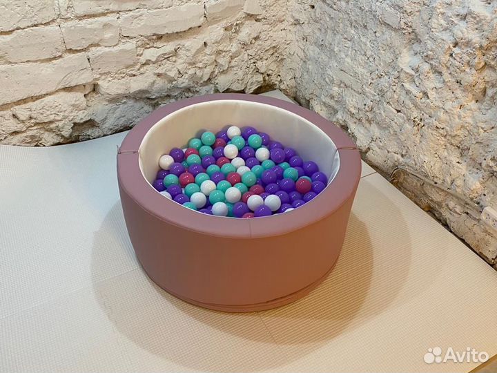 Бассейн с 400 шариками