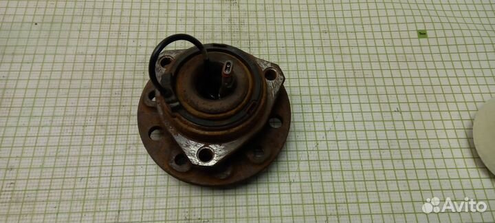 Ступица передняя левая Opel Astra H LH