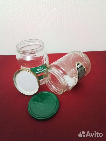 Банки стеклянные 0.7 с закручивающимися крышками