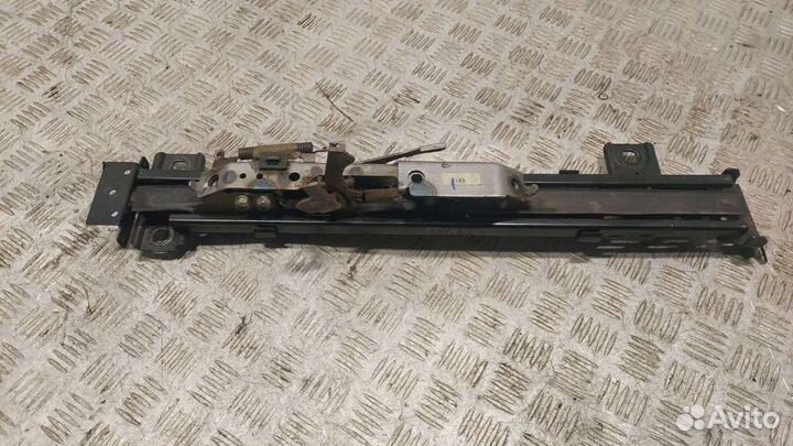 Сиденье третий ряд MitsubishiGrandis2004