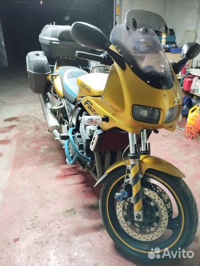 Yamaha fzs 600