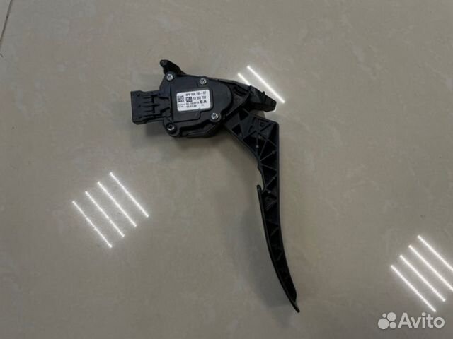 Педаль акселератора Chevrolet Cruze J300 F16D3