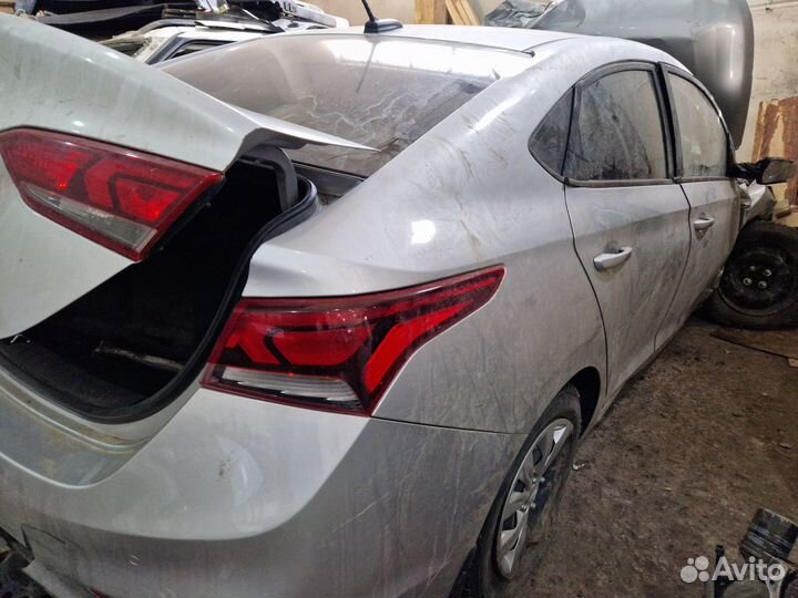 В разборе Hyundai Solaris 2