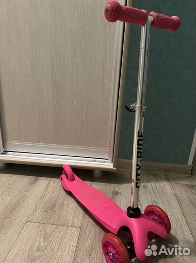 Самокат трехколесный