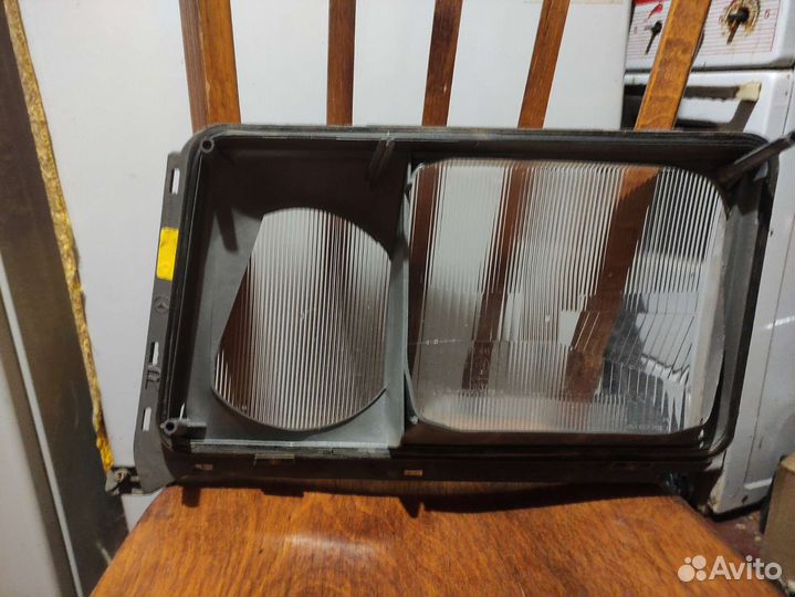 Мерседес 124 Стекло фары правое Bosch