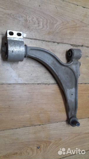 Рычаг передний правый Opel Astra J седан 1.6