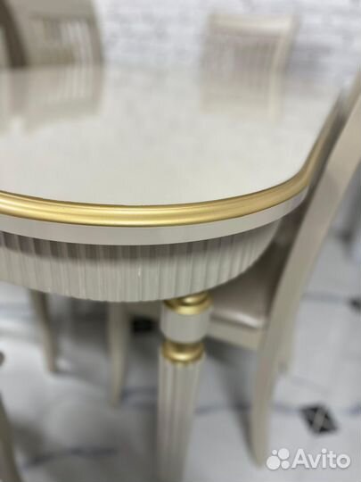 Стол и стулья