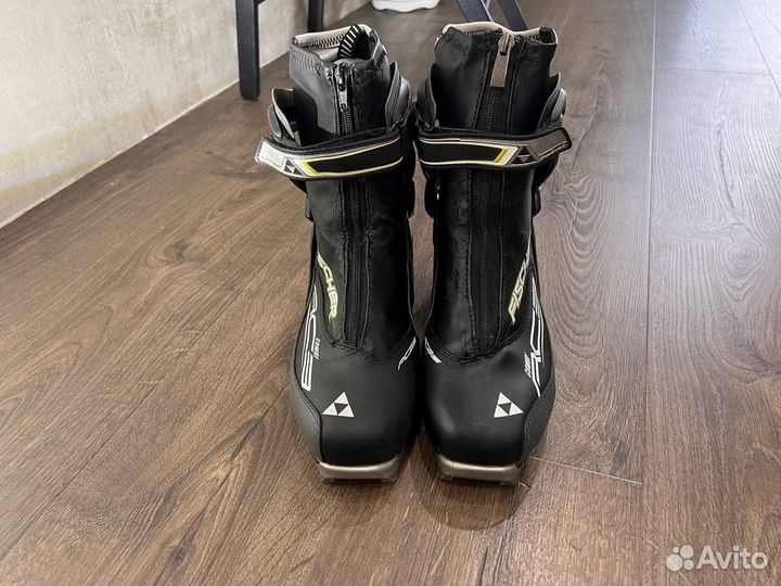 Лыжные ботинки коньковые fischer rc3