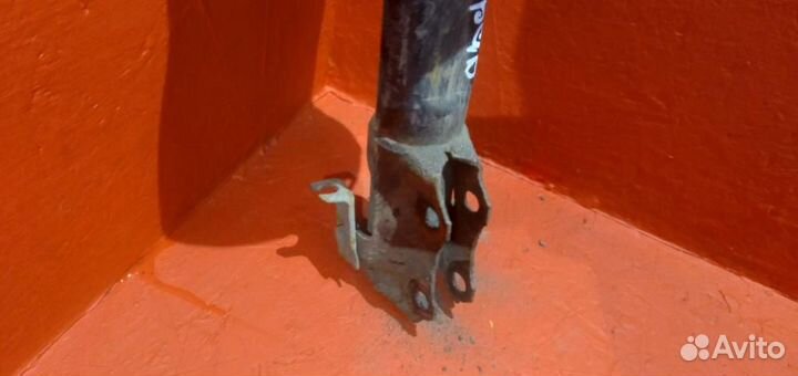 Пассат Б3 амортизатор передний правый в сборе