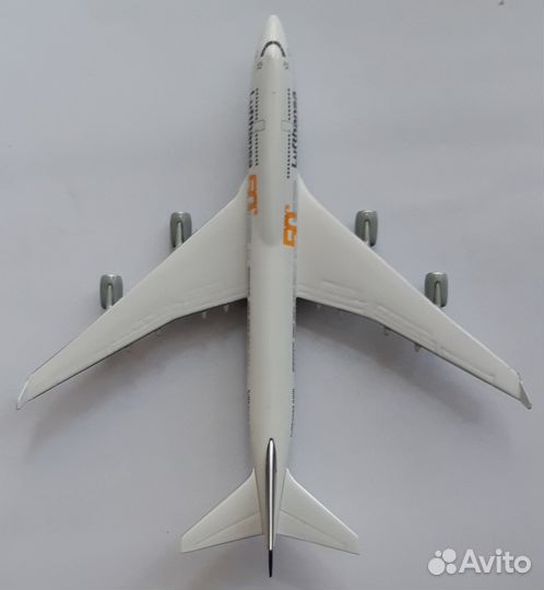 Модель самолета Boeing B 747-430 Lufthansa 1:500