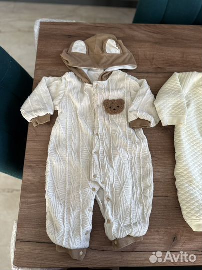 Набор детских теплых комбинезонов на весну