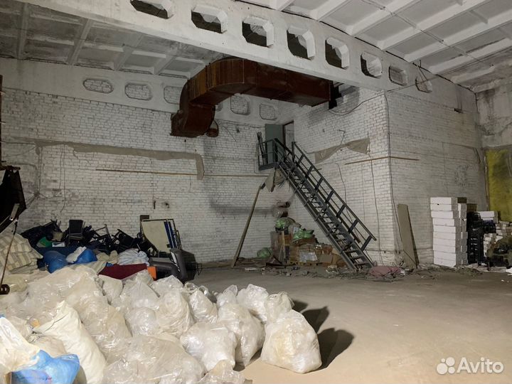 1758.6 м²