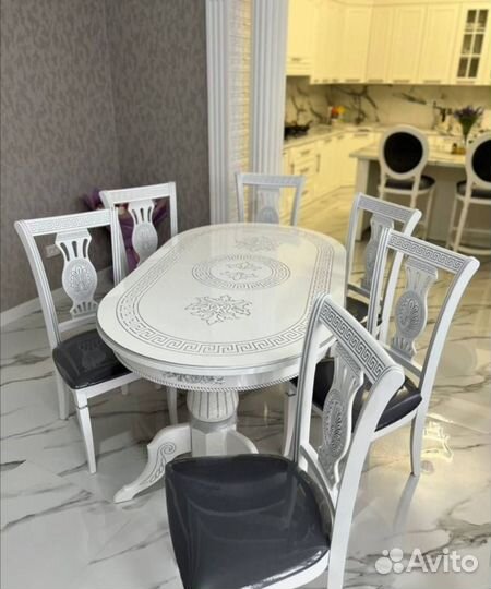 Стол и стулья новые
