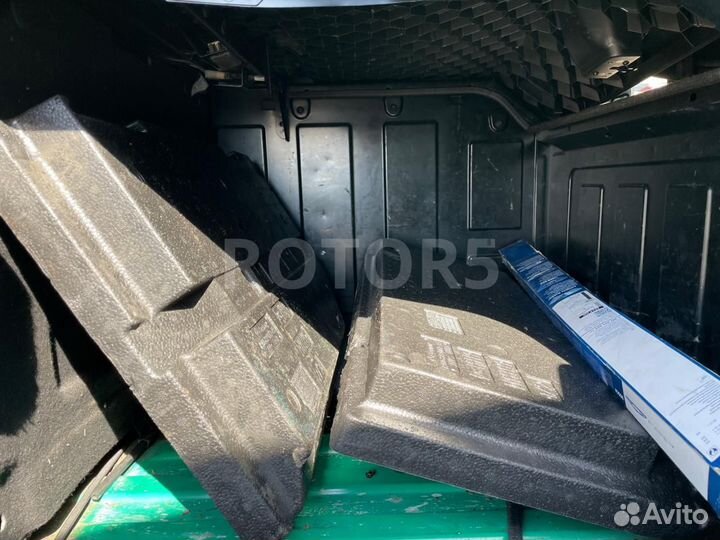 Крышка инструментального ящика Mercedes-Benz