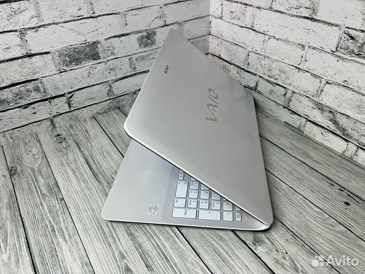 Игровой ноутбук с сабвуфером