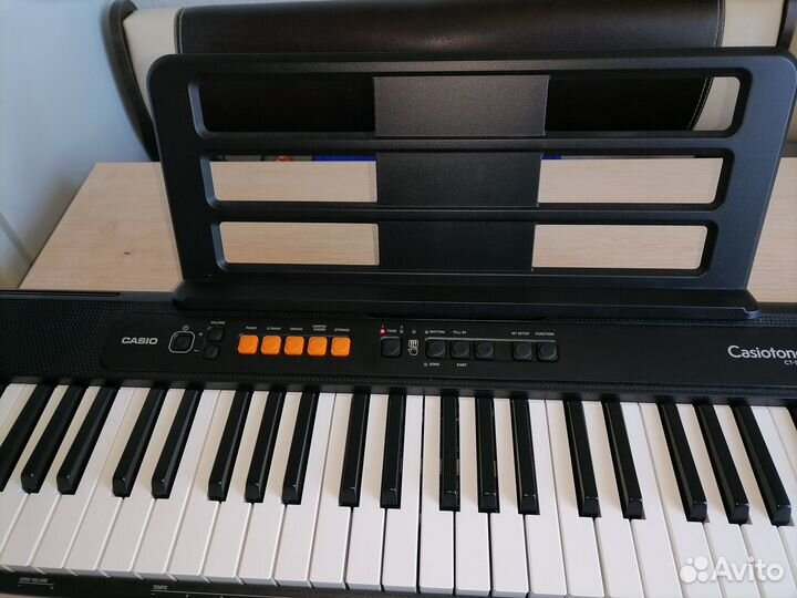 Продаётся синтезатор Casio GT-S100
