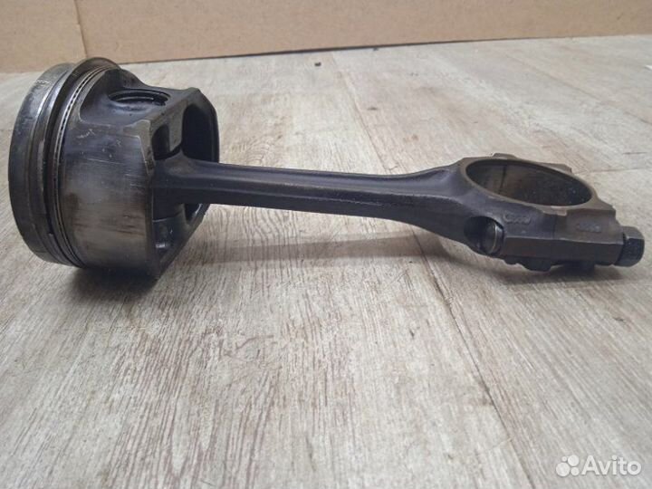 Поршень с шатуном Volkswagen Passat B4 1.9 1995