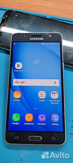 Телефон Samsung J5 2016