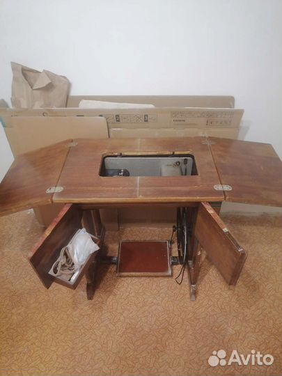 Швейная машинка ножная