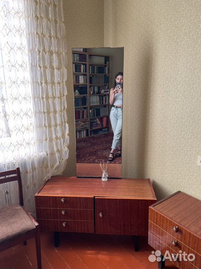 Трюмо с зеркалом