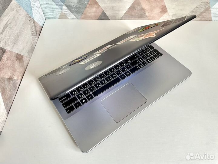 Игровой ноутбук Asus /Core i7/8Гб озу/940MX