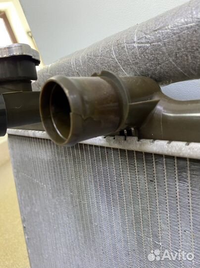 Радиатор охлаждения Nissan Tiida