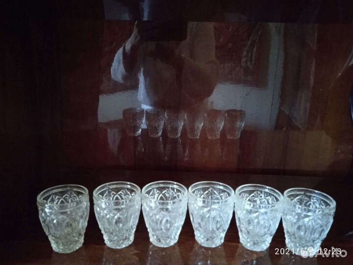 Графины и вазы стекло, рюмки, банки 1,3 литровые