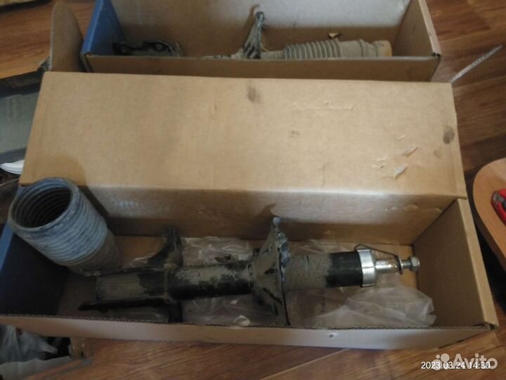 Стойки заднии 2шт правые