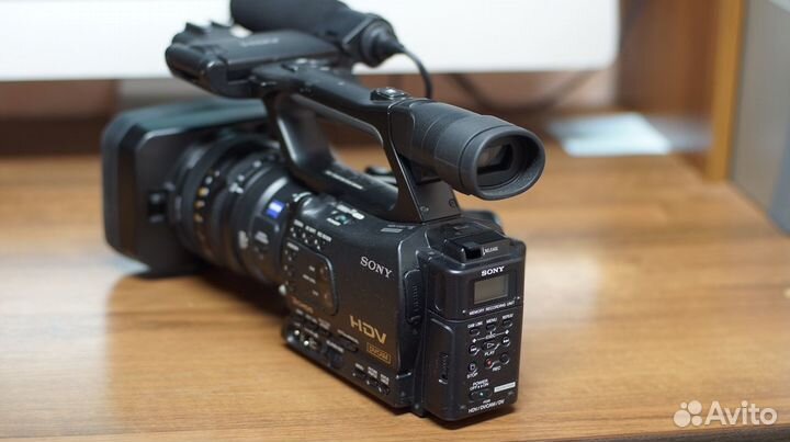 Камкордер Sony HVR-Z7e