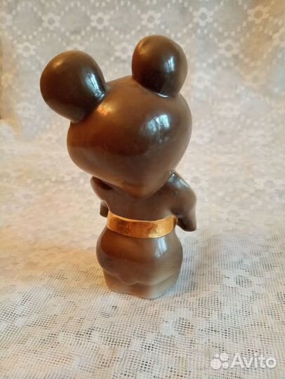 Фарфоровая статуэтка 